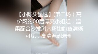 客户一个电话女友随叫随到看到女友卖力谈客户的样子感觉棒极了