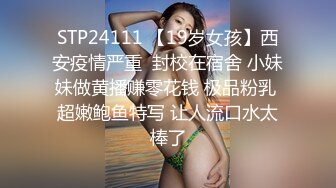 剪開學妹牛仔褲插入小嫩穴 開檔牛仔褲太戳中性癖了，情趣內褲的誘惑，太頂了