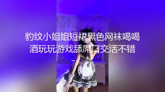 超牛逼  狗男女厕所做爱被旁边蹲位拍下，拉个屎还要受点来自于狗那女的暴击，艹