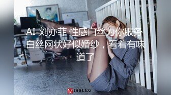  很有骚劲的小少妇，开档黑丝媚眼如丝完美好身材激情大秀，用力抓着奶子道具抽插骚逼