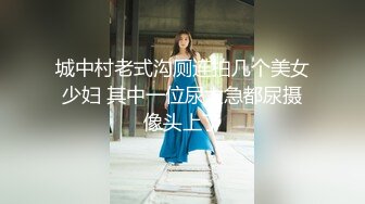 《破解家庭网络摄像头》监控偷拍中年打工夫妻晚上一边玩手机一边做爱玩的花样还挺多的