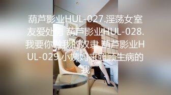 黑丝大长腿小骚逼床上伺候小哥啪啪，激情上位让小哥玩着小脚抽插骚穴，后入爆草小屁股浪叫呻吟对着镜头浪叫