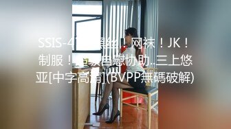 女偷拍客潜入浴室更衣室近距离偷拍几个身材不错的年轻妹子换衣服