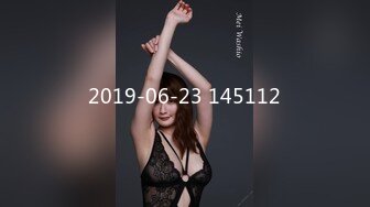 2021年5月首发最新奶茶店全景厕拍第二期--母女两一起来喝奶茶,妈妈憋不住尿,被迫献出了毛茸茸的大黑穴