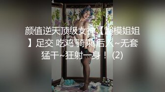 周末邀请表妹来我家玩好吃好喝伺候着 只为偷看她洗澡