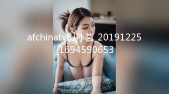 商场女厕 近距离偷拍女神级的少妇 一线馒头B