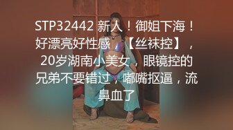 墨镜大叔大干90后清纯美眉，模样太漂亮了，大力抽插表情好看