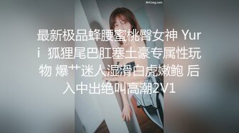 百度云泄密流出视图 极品眼镜反差婊淫荡人妻的绿帽老公找了两个单身猛男草媳妇自己在一旁拍摄