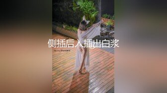 颜值御姐精彩演绎，全程露脸群P淫乱，AV级大作嘴里叼两根鸡巴下面还被舔逼