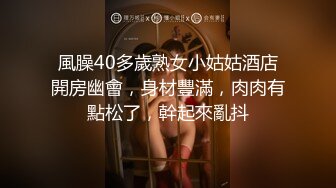 漂亮黑丝伪娘 来到户外掏出大牛子就开撸 后面不停有人和汽车经过 看表情还是有点紧张