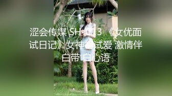  长相清纯娇小身材嫩妹足球宝贝装品牌，脱掉衣服翘起屁股露肥逼，深喉交后入抽插摸阴蒂