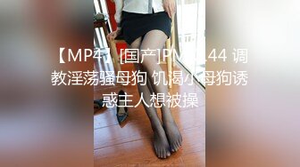 Avove非常骚妹子和炮友激情啪啪大秀，拨开内裤舔逼足交特写抽插无毛粉穴