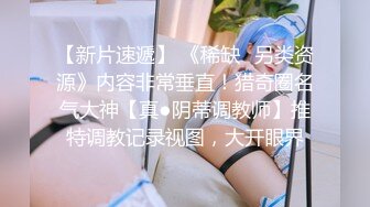 老婆握着老公和单男的肉棒交换着吃