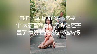  气质甜美酒窝女神今天黑色内衣丁字裤，解开内衣掏出白皙美乳揉捏，拨开丁字裤掰开极品粉穴