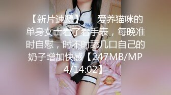   良家小少妇深夜露脸与小哥床上激情，让小哥吃奶舔逼，交大鸡巴后入爆草