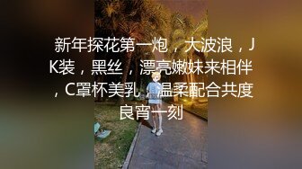  壮哥哥露脸无套啪啪大战假发小姐姐，舌尖挑逗黑蝴蝶，超多姿势花样打桩，最后射在肚皮上