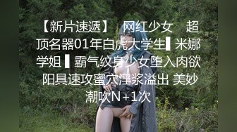 【龙哥探花】带着哥们去网吧找个小姐姐 给我们哥几个轮着口爆 拿着手机看大片小姐姐手撸鸡鸡