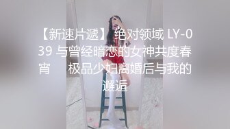 微胖大奶萌妹子，全程露脸发骚，跟狼友互动听指挥揉捏骚奶子，撅着屁股求草，无毛白虎道具玩弄，淫水发亮光