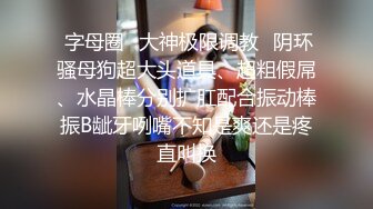 ZT全景高清厕拍系列5 清纯可人的美女一边尿尿一边补妆