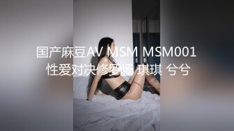 不露脸极品无毛白虎馒头肥逼妹子假屌自慰，翘起屁股后入假屌爆菊，放地上骑乘上下套弄，近距离特写手指扣弄