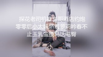 少妇的诱惑全程露脸黑丝情趣激情3P，口交两个大鸡巴好骚，让两个小哥吃奶玩逼，各种抽插浪叫不止高潮不断