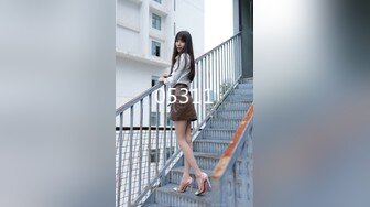 江苏良家小娇妻【苗芳芳】幸福的一对小夫妻，老公艳福不浅，时尚都市丽人，回到家中各种情趣黑丝高跟，屌爆了 (7)