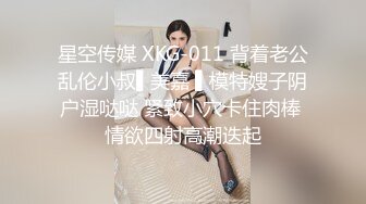 18式精彩演绎，深喉大鸡巴各种体位爆草抽插，听狼友指挥玩弄小黑板上的招式