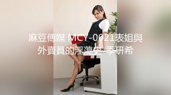  女仆装新人甜美小姐姐单腿黑丝不穿内裤，近距离特写掰穴给你看