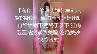 孕味十足风骚小少妇两女一男激情啪啪，包臀裙开档肉丝，翘起屁股等待插入，骑乘打桩大力猛操肥臀