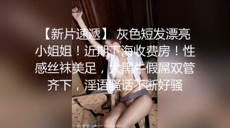 网红脸妹子夜晚驾车和炮友户外车震，搞完回家再来一炮