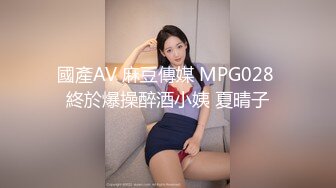 【新速片遞】  花臂纹身金发美女！大奶美腿好身材！无毛干净小穴，穿上黑丝高跟鞋，抬腿摆弄姿势，极度性感诱惑