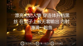 性感漂亮的网红女神鹿少女剧情演绎趁爸爸不在主动引诱在睡觉的外甥啪啪,爽的大叫