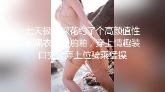 商场抄底短裙美女穿着透明内裤能看到她的黑B毛