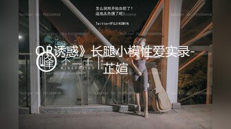 紧身裹胸高挑大长腿小姐姐趴在鸡巴上不停吞吐舔吸