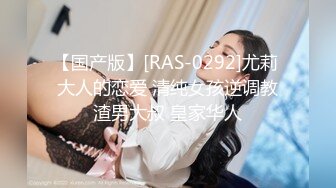 服装商城女厕偷拍多位年轻嫩妹的小黑鲍 (1)