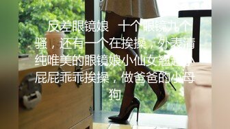  周末去邻居家串门发现男主人不在家偷窥女主人刚洗完澡换衣服