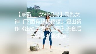 私人影院大战连体黑丝面罩妹子，穿戴假屌妹子上位骑坐，双腿肩上扛后入抱起来操，震动棒玩弄快速旋转