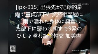 《破解居家摄像头》中年老公鸡巴不顶用老婆没爽够拿出精油给老婆的BB做个按摩补偿一下