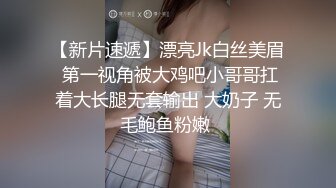  新来的小美女露脸直播，初次下海听指挥狼友让干啥就干啥，奶子比心，掰开逼逼看特写看着还很嫩