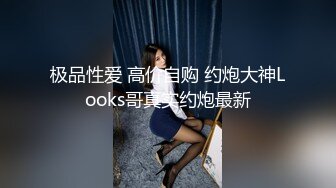 嘴里含着老公的肉棒 小骚逼里享受着单男的冲击