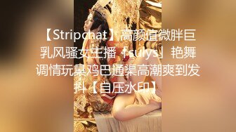 睡衣单腿黑丝极品女神下海，细长美腿夹着振动棒足交，掰穴特写超粉嫩