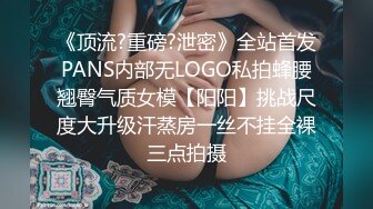  美女模特被色魔摄影师诱惑工作结束以后上床来一发