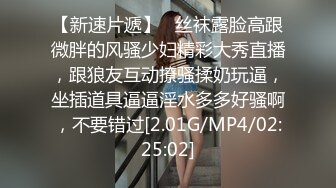 商场女厕多角度偷拍美女店员的小黑鲍裤子上面还挂着吊牌