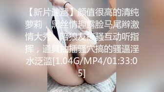  纯欲系极品小女人让大哥在镜头前玩弄，吃奶舔逼道具抽插样子好迷人