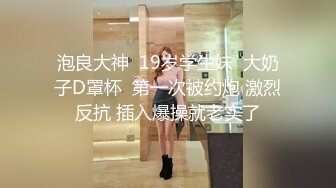 美女如云夜店女厕，正面脸逼同步偸拍数位都市气质美女方便