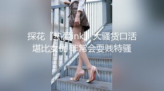   变态少女黑丝情趣露脸跟无能大哥激情啪啪，给大哥来个深喉交