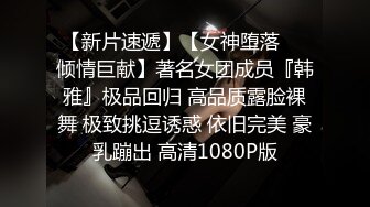 河南会玩的年轻夫妻，客厅穿着情趣黑丝足交，方言也不太听得懂，貌似挺开心欢乐的！