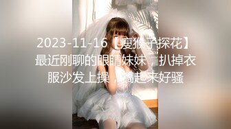 【新片速遞】西安的骚逼人妻，趁老公不在勾引情妇上门❤️躺在床上用鸡巴塞住她的嘴巴！