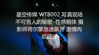  酒吧少妇激情4P，露脸颜值不错伺候三个大哥，交大鸡巴，让三个大哥在床上玩弄